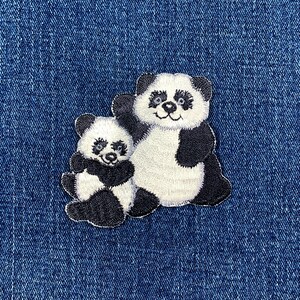 Panda Bär Cub Applikation Aufnäher - Gesticktes Tier Abzeichen 7,5 cm (Eisen auf)