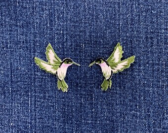 Juego de 2 parches con apliques de colibrí: mini insignias bordadas de pájaros violetas y verdes de 3,8 cm (para planchar)