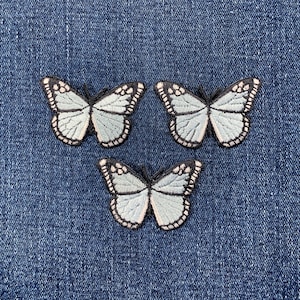 ライトブルー バタフライ アップリケ パッチ 3枚パック - 刺繍昆虫バッジ 2インチ (アイロン接着)