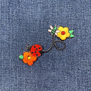 Applique murale coccinelle et abeille - badge insecte brodé jardin de fleurs 3,25 po. (fer à repasser)