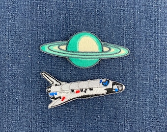 2er-Pack Weltraum-Aufnäher-Set – Gestickte Saturn-Planet- und Astronauten-Shuttle-Abzeichen (zum Aufbügeln)
