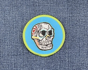 Parche de aplique de calavera de azúcar - Insignia de Halloween bordada del Día de Los Muertos 2-5/8" (Hierro encendido)