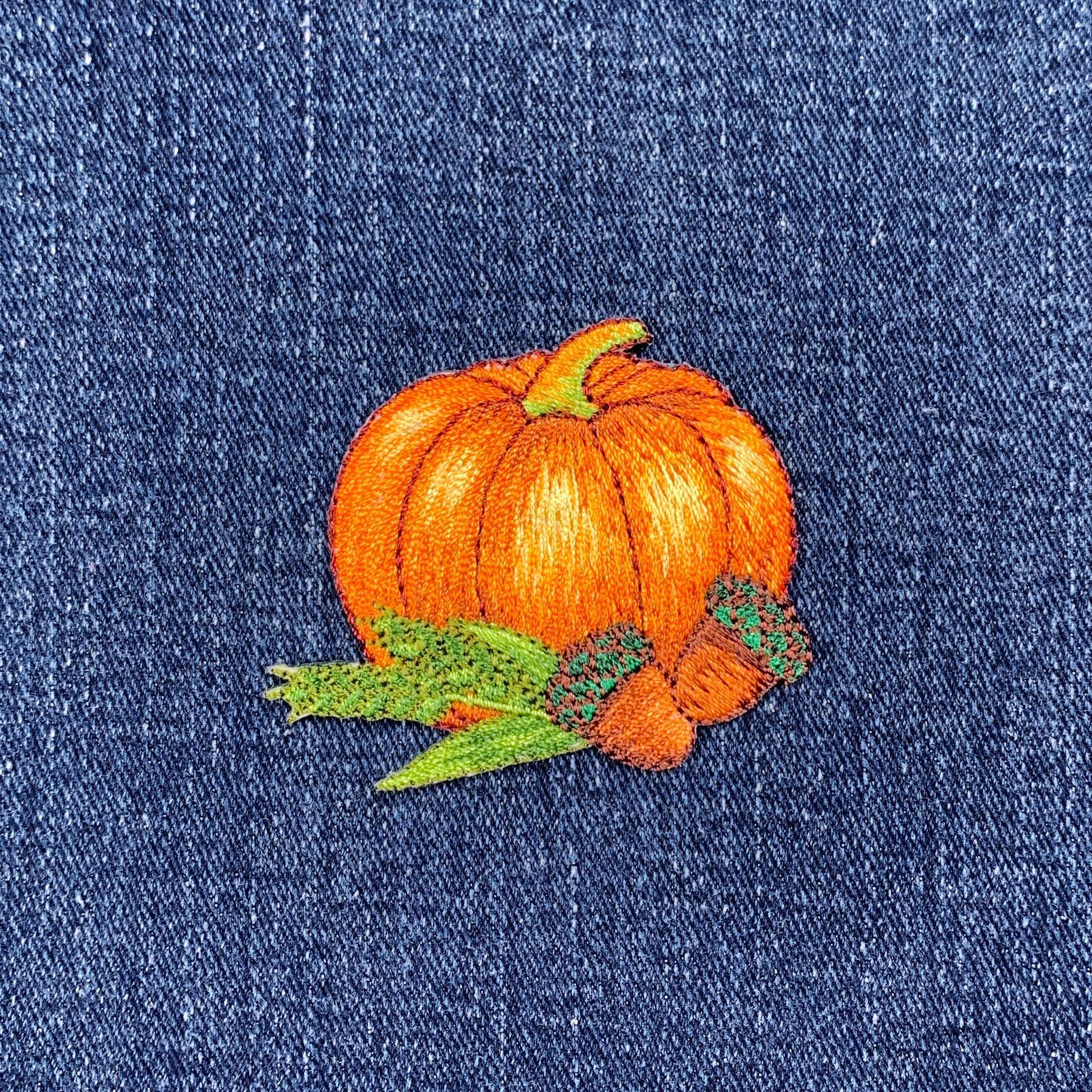 Parche de calabaza con apliques - Insignia bordada de Acción de Gracias con bellotas de otoño, 5,7 cm (termoadhesiva)