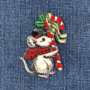 クリスマス マウス アップリケ パッチ - 刺繍入り動物＆キャンディケーンバッジ 2.75インチ (アイロン接着)