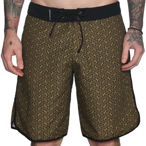 Heilige Geometrie Boardshorts-Herren Bademode-Sayagata Muster-Gold & Schwarz Geometrische Boardshorts-Hohe Qualität-Tattoo Bekleidung-HerzschlagInk