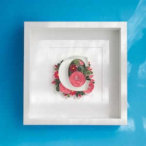 C com flores / Pronto para enviar / Arte em papel de parede quilling / Personalizado / Emoldurado / Personalizado / Arte quilling para presente / Decoração de parede para casa / Presente de aniversário