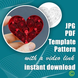 Op de afbeelding: Een witte keramische mok met een zwarte handgreep en de tekst "But First, Coffee" in een vetgedrukte, zwarte letter. De mok staat tegen een vage achtergrond, wat een gezellige setting suggereert.