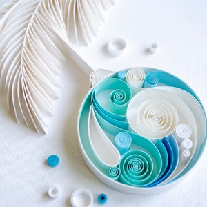 Palla di Natale / Arte Quilling / Creazioni con la carta / Regalo / Decorazioni per la casa / Biglietto