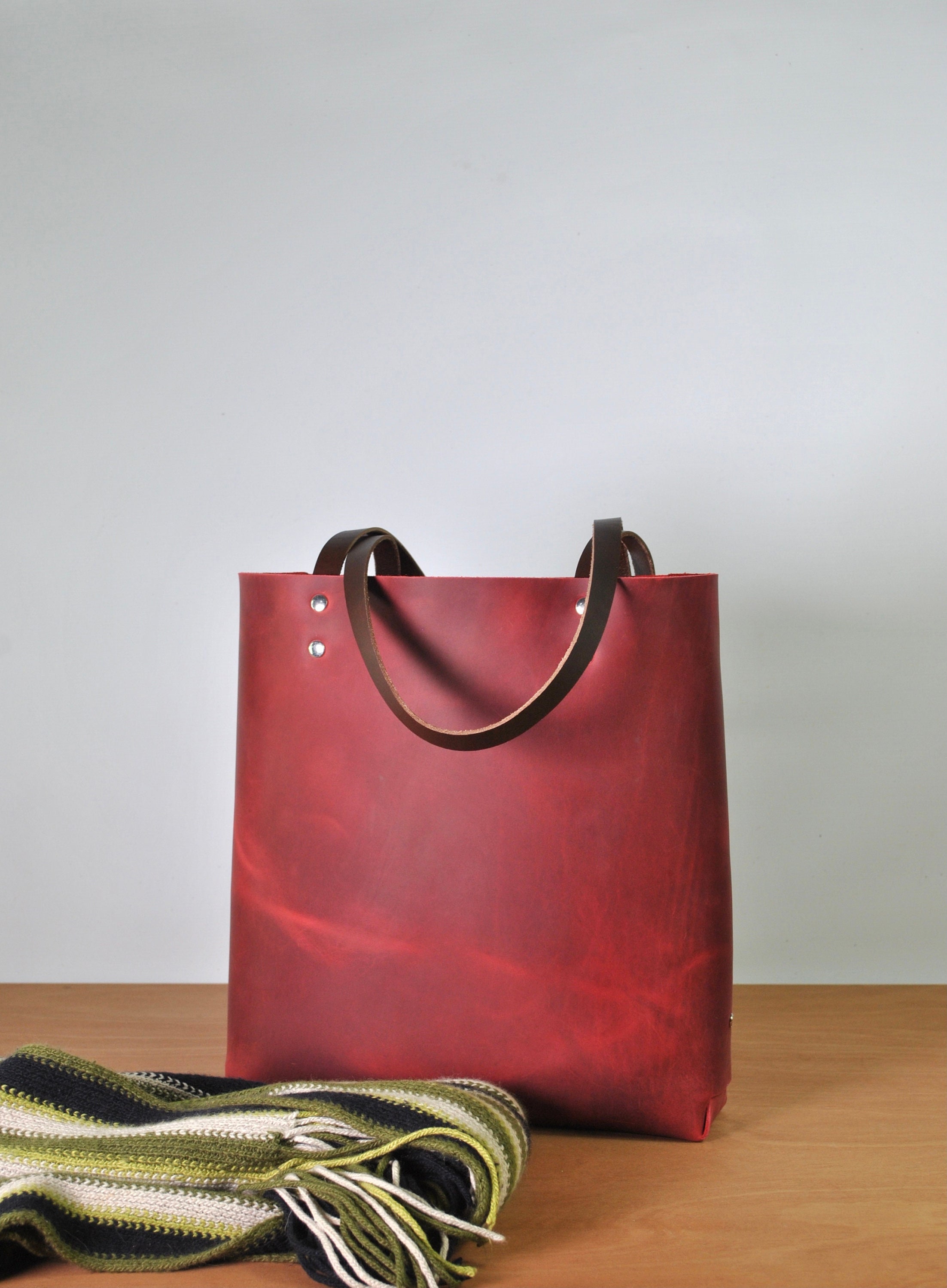 red tote
