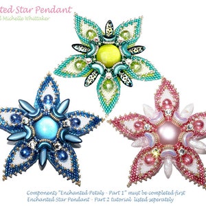 Könnte beinhalten: Drei sternförmige Perlenanhänger in verschiedenen Farben. Der obere Anhänger ist türkis und grün, der linke Anhänger ist blau und weiß und der rechte Anhänger ist rosa und weiß. Die Anhänger sind alle sternförmig und haben ein Perlenmuster.