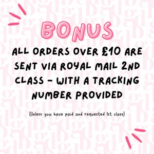 Pode incluir: Gr&aacute;fico rosa e branco com o texto "BONUS" em letras de bolha rosa. O texto abaixo diz "TODOS OS PEDIDOS ACIMA DE &pound;10 S&Atilde;O ENVIADOS POR CORREIO REAL DE 2&ordf; CLASSE - COM UM N&Uacute;MERO DE RASTREAMENTO (A menos que tenha pago e solicitado a 1&ordf; classe)"