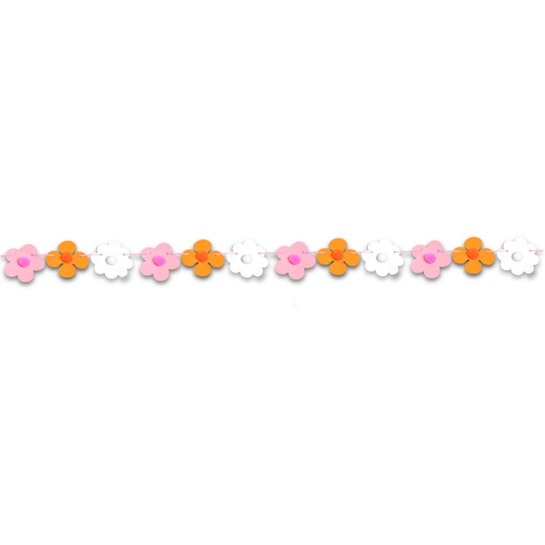 K&ouml;nnte beinhalten: Eine Girlande aus Papierblumen in Orange, Rosa und Wei&szlig;. Die Blumen sind durch eine Schnur verbunden.
