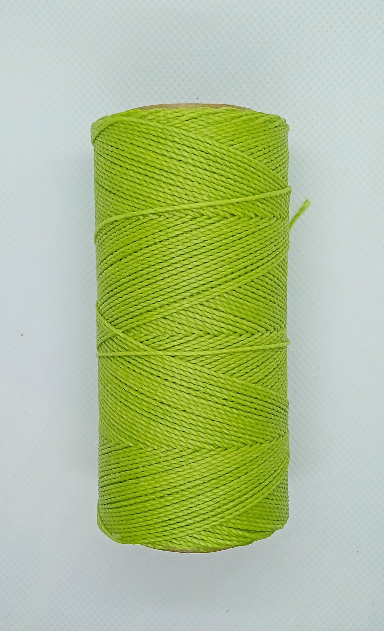 Bobina hilo encerado Linhasita para micro macramé 0,35mm Straw (18) x448 m  - Perles & Co