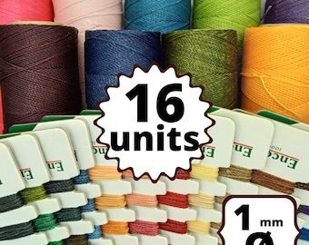 Op de afbeelding: Een set van 16 spoelen met 1 mm dik borduurgaren in verschillende kleuren. De spoelen zijn gerangschikt in een raster en zijn gelabeld met de tekst "16 units" en "1 mm Ø".