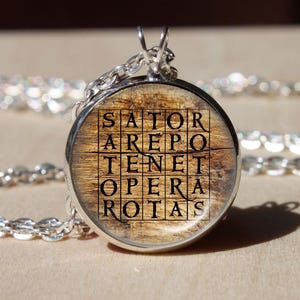Collana con ciondolo quadrato Sator, gioiello di protezione magica, simbolo palindromo, regalo