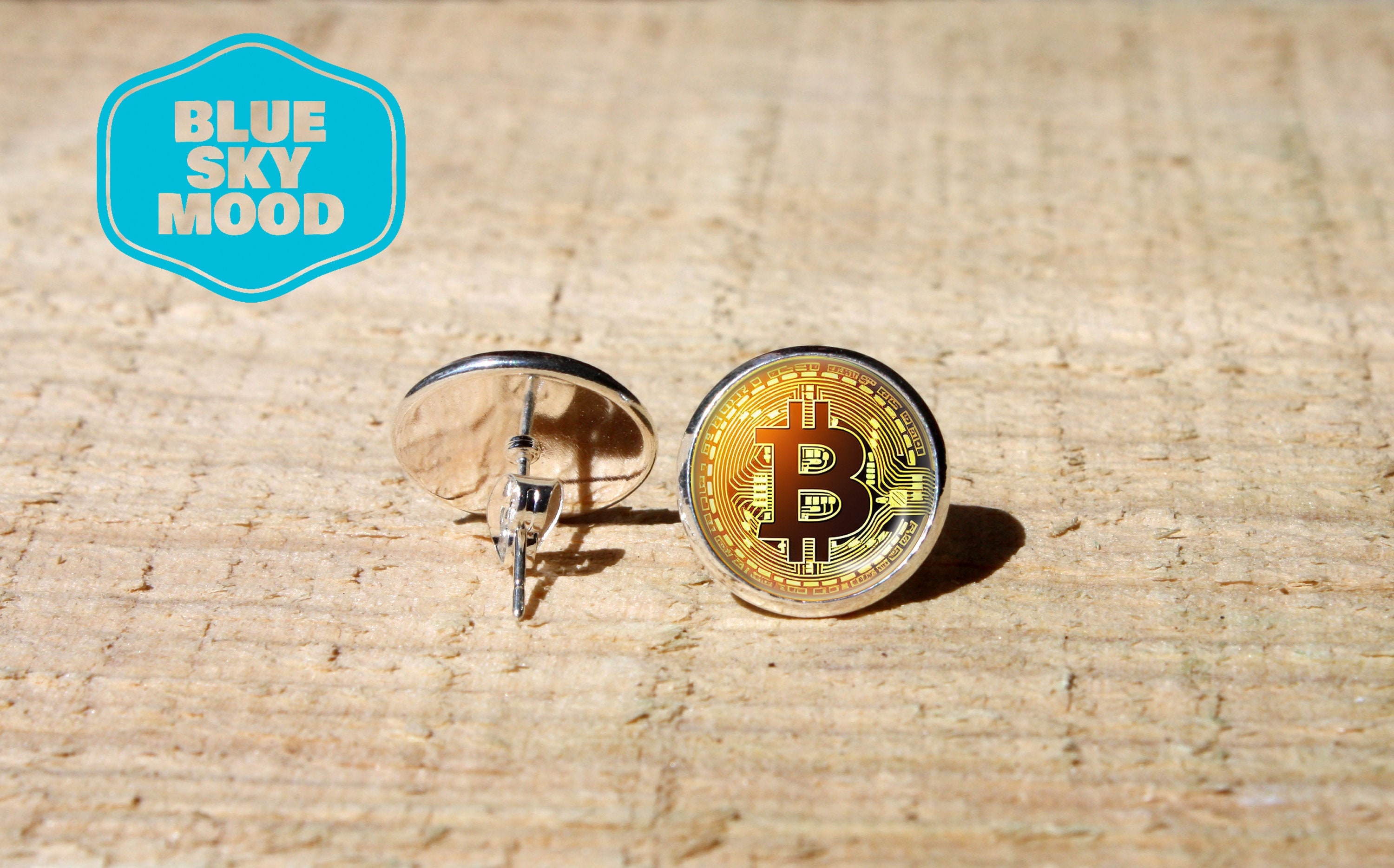 ハンドメイドのビットコインスタッドピアス：ステンレススチール、低刺激性 - Etsy 日本