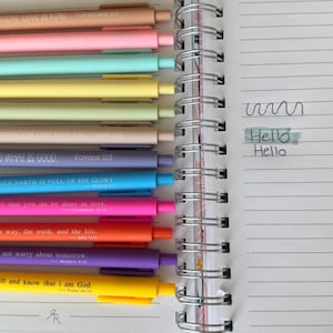 Penne con versetti della Bibbia