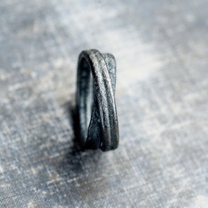 Brutalistisk sterlingsilverring för män, handsmidd, retikulerad och oxiderad, rå skulpturala smycken