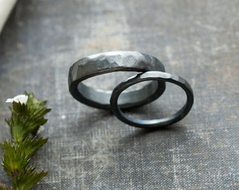 Anillos de boda rústicos: conjunto único de anillos para él y para ella hechos a mano por Undergrowth Studio
