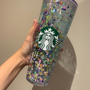 24オンスと16オンスのスターバックスタンブラーオーシャンインスパイアグリッタースノーグローブリキッド入り
