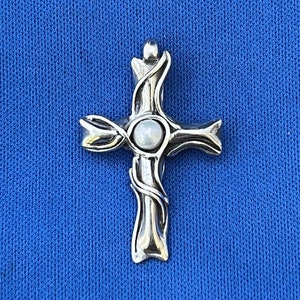 Beautiful Sterling Pearl Detail Wavy Cross Pendant