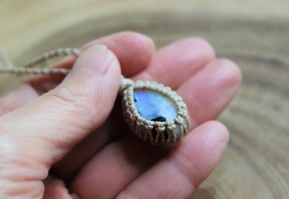 マクラメ ムーンストーン ネックレス: 6 月の誕生石、女神のジュエリー