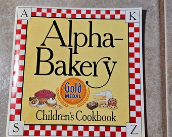 1991 Alpha Bakery Gold Metal Flour Children's Cookbook, Family Baking Fun. Bin #2F