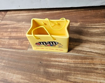 M&m's World New York Las Vegas Orlando Advertising Yellow