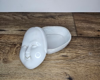 Japan White Porcelain Trinket Box