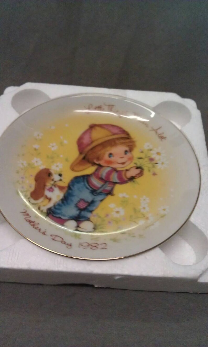 Avon 1982 Mother/'s Day Plate Little Things Mean A Lot Plate