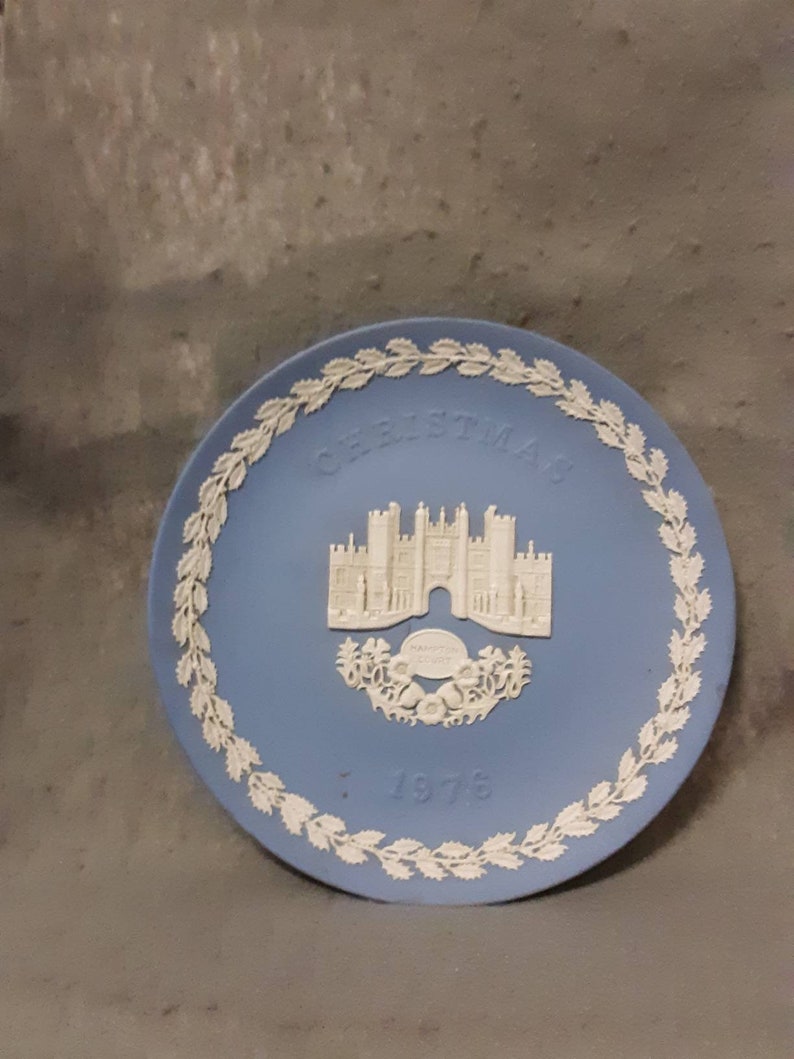 Wedgwood 1976 Christmas Plate Hampton Court Souvenir Wedgwood Jasperware Christmas Plate