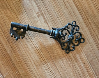 Metal Skelton Key, Bronze Shade, Key Holder, Home Decor, Vintage Skelton Key.   Bin #51