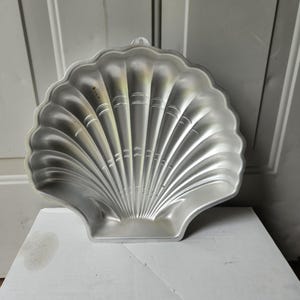 Wilton Scalloped Sea Shell, 1989, Cake Pan