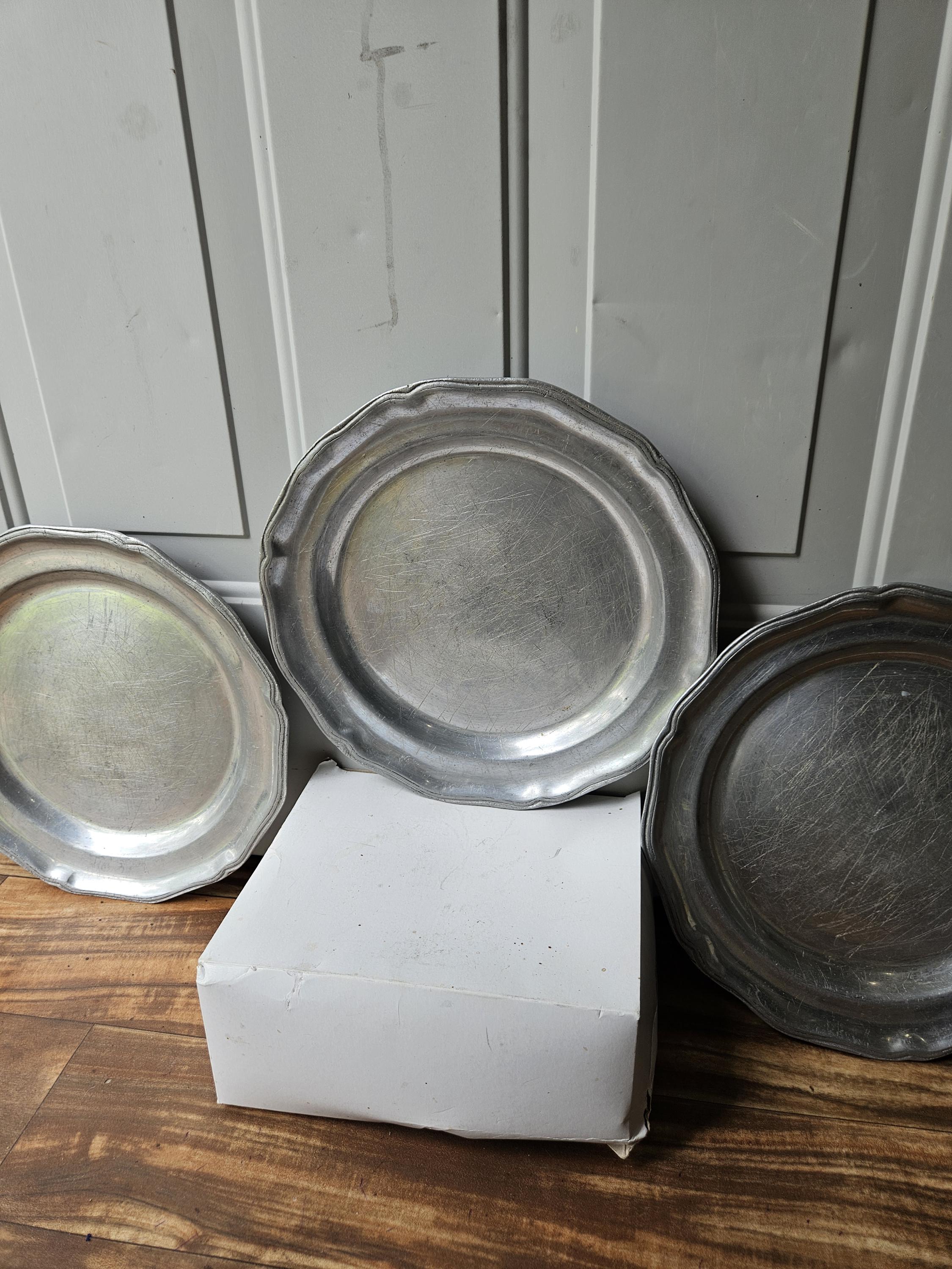 1991年 ヴィンテージ Wilton製　メタルプレート Wilton Pewter Plates - Etsy