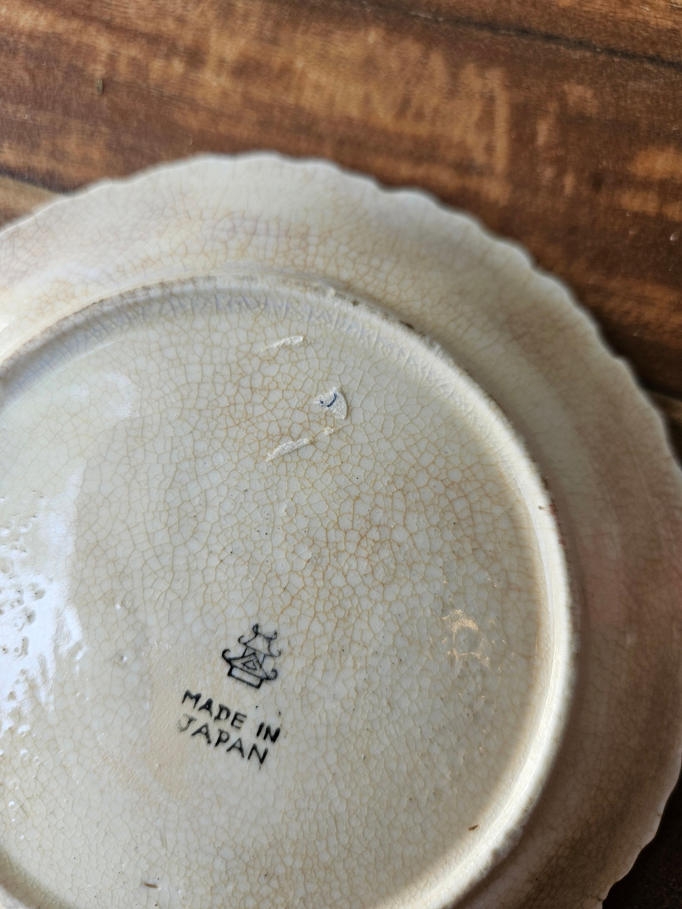 Vintage off White Leaf Dish With Leaf Edges and Leaf Veins Vintage off White Leaf Dish With Leaf Edges and Leaf Veins