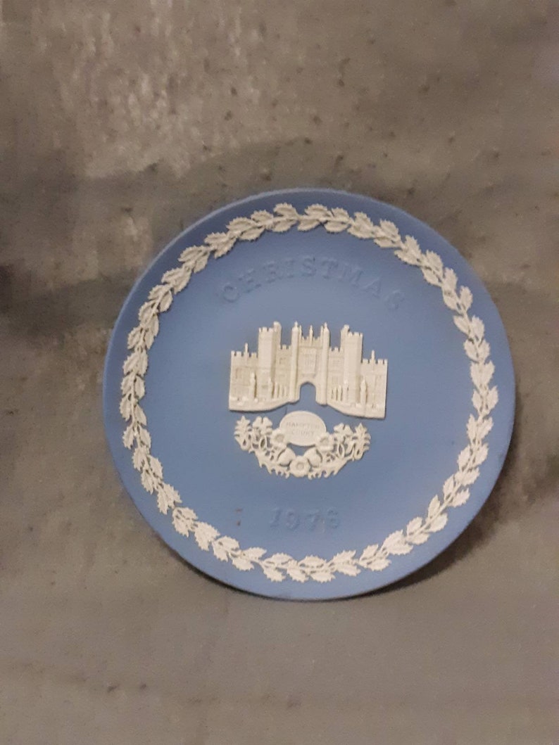 Wedgwood 1976 Christmas Plate Hampton Court Souvenir Wedgwood Jasperware Christmas Plate