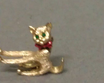 Colorful Gold Look Cat Jewelry Brooch with Rhinestone Eyes and Red Bow Ties Brooch