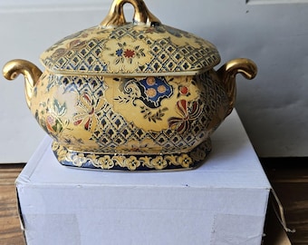 Antique Chinese Porcelain Tureen with Lid