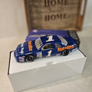 2002 Jeff Gordon 1989 Ford Thunderbird by Action Racing Collectibles, Scale 1:24, Diecast Model, Featuring Autolite Spark Plugs Sponsored
