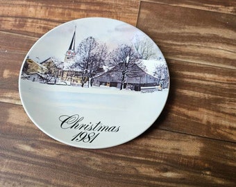 Smucker's of Strawberry Lane 10th Anniversary Collector's Plate The 1981 Christmas Plate