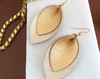 Brincos de folha de couro dourado: brincos pendurados hipoalergênicos