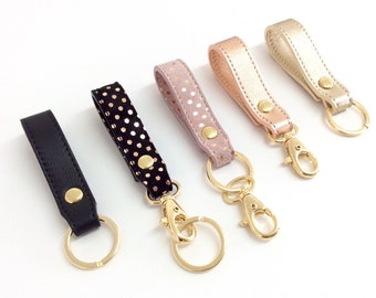 Chaveiro de couro feito à mão: dourado, ouro rosa ou com bolinhas.