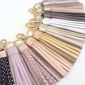 Personalisierter Metallic Leder Quaste Schlüsselanhänger: Monogramm Taschenanhänger