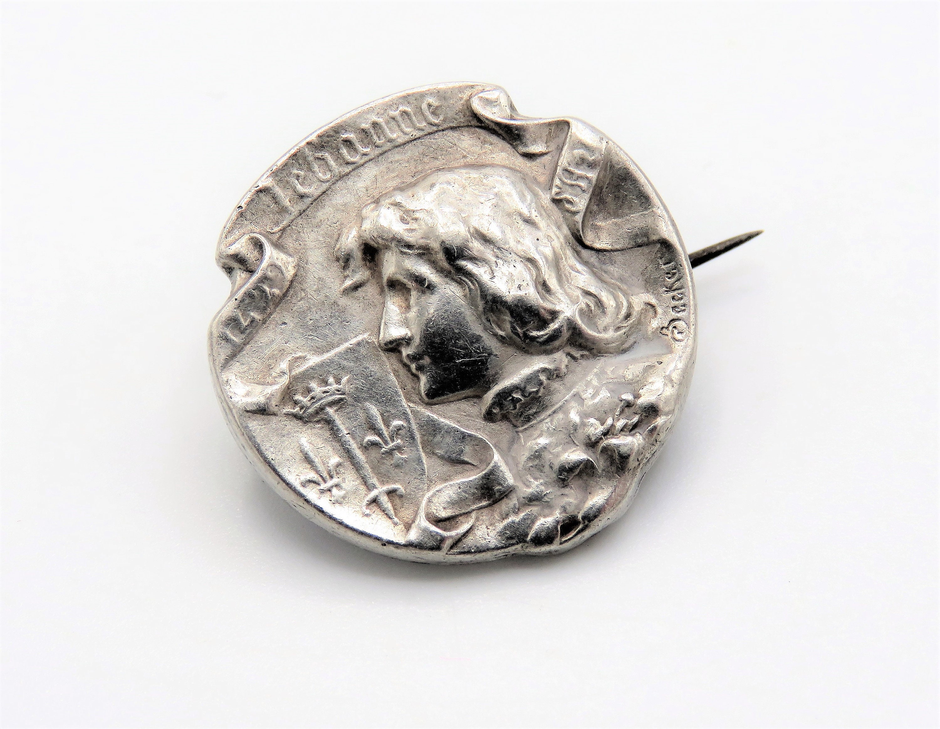 Antique Français Art Nouveau Sainte Jeanne d'arc Broche d'argent Becker