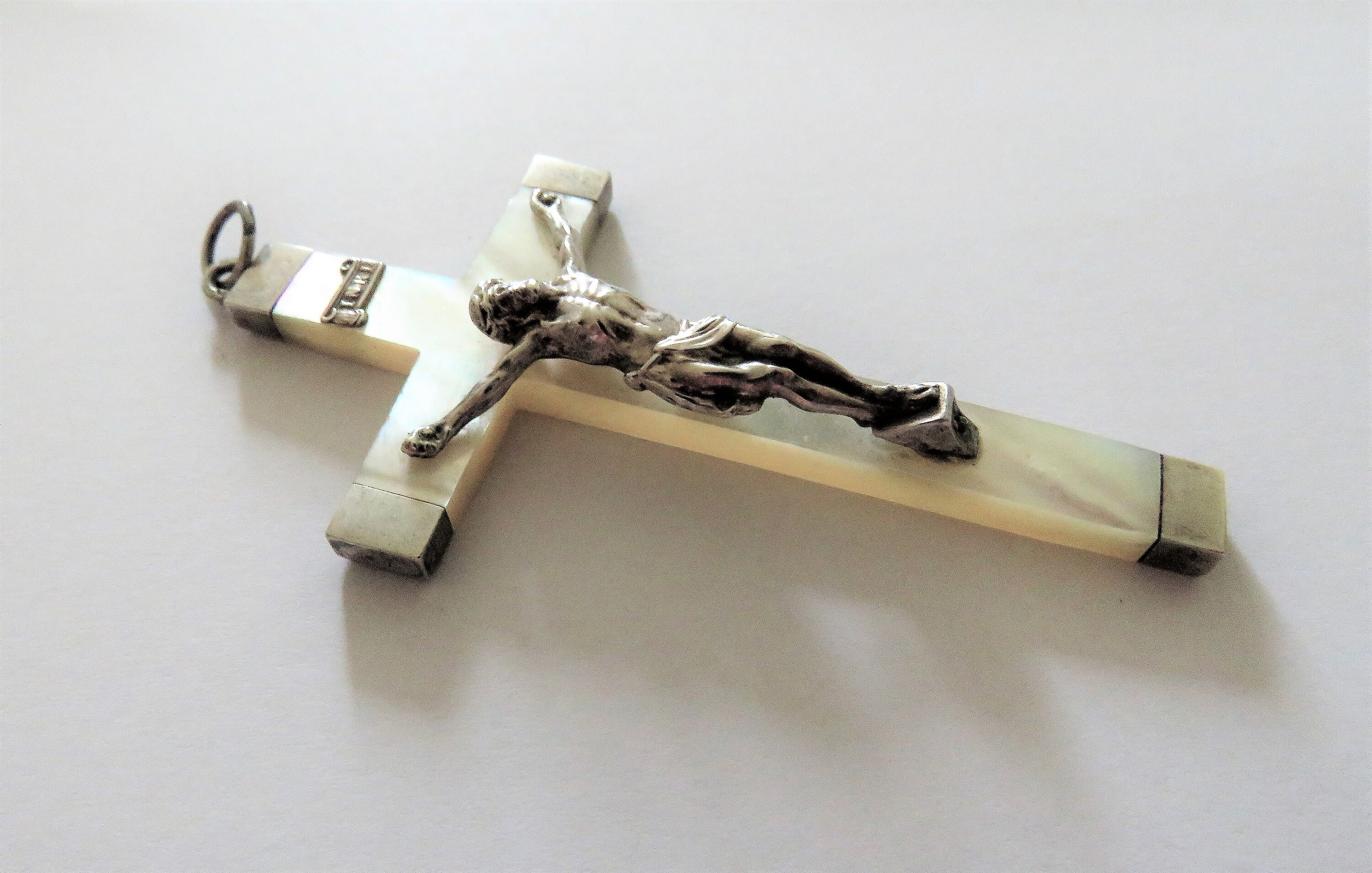 Crucifix Français Antique, Crucifix en Nacre, Argent Français, 3, 3/8
