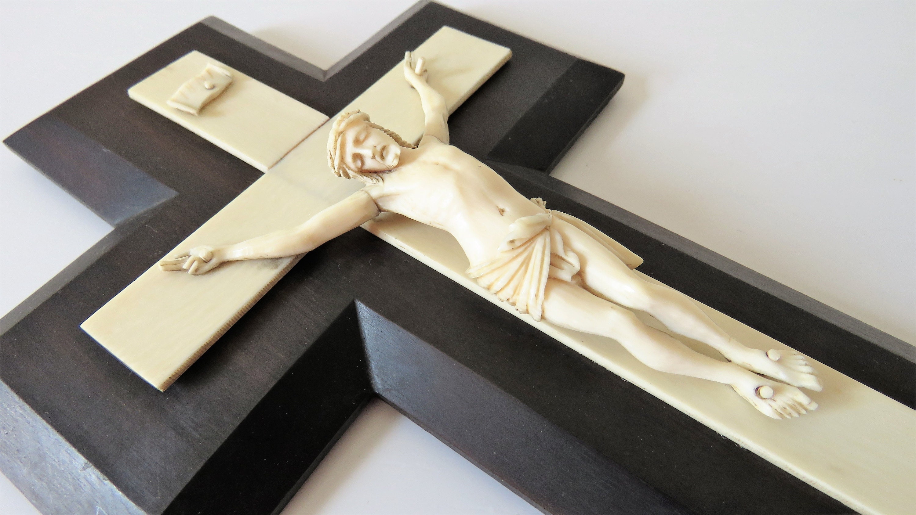 Crucifix Mural d'ébène Français Antique, Crucifix d'ébène