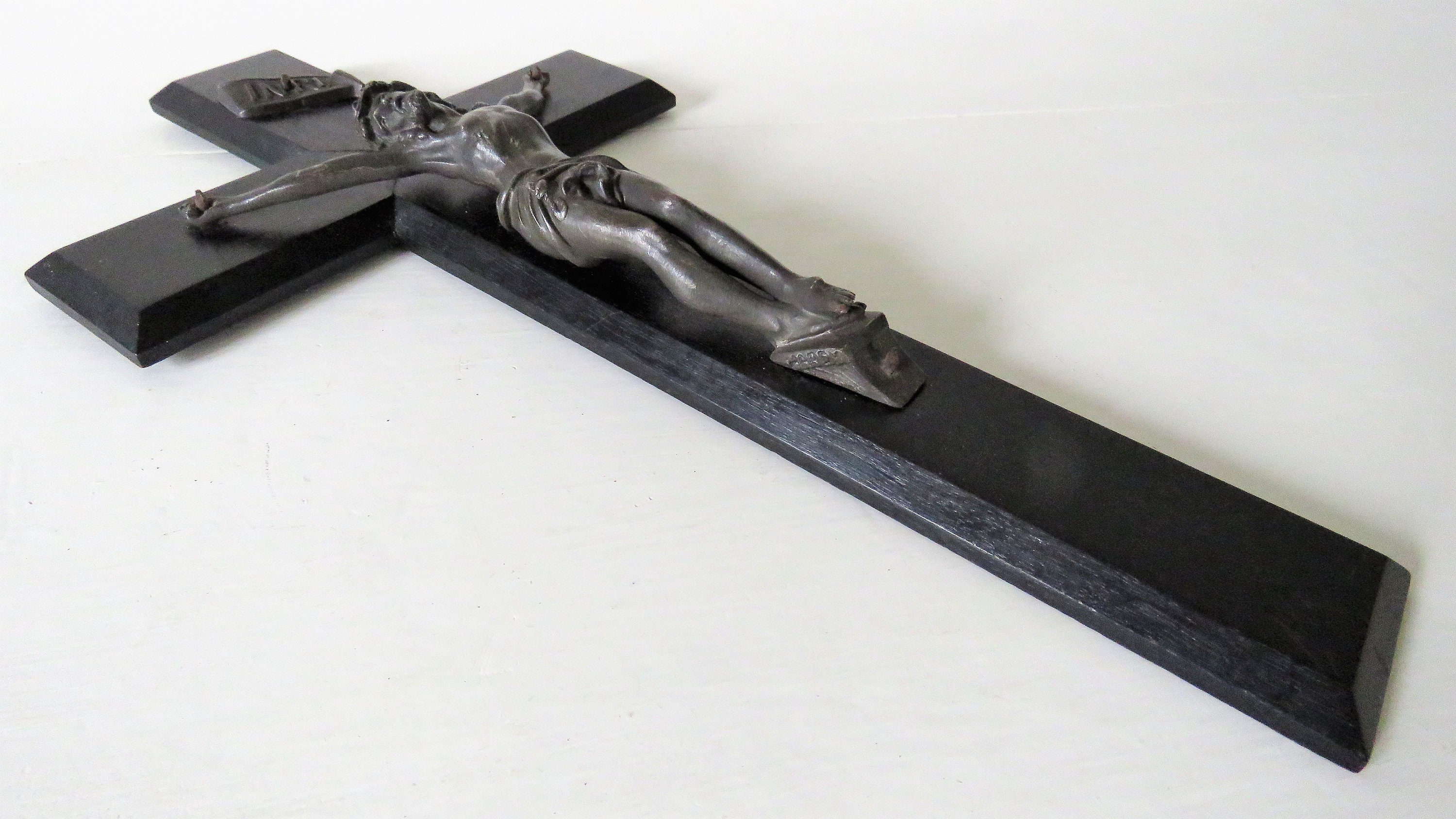 Crucifix Antique Français en Ébène, Crucifix Rustique Antique, Mural Antique