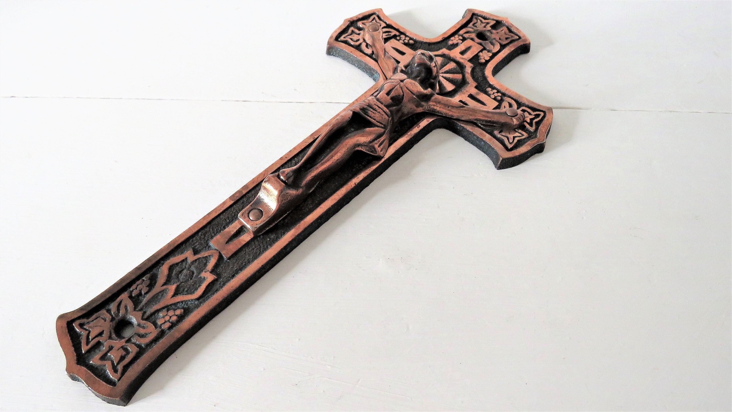 Crucifix Français, Crucifix en Fonte, Cuivre, Mural