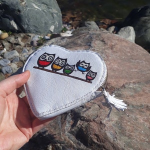 Bolsa de couro branco em forma de coração com corujas pintadas Bolsa de couro pequena Presentes de Natal Feliz Natal Presentes para mulheres Bolsas e bolsas