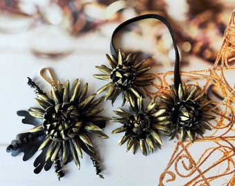 Handmade Leather Chrysanthemum Flower Purse Charm: Black & Gold Tote Bag Charm